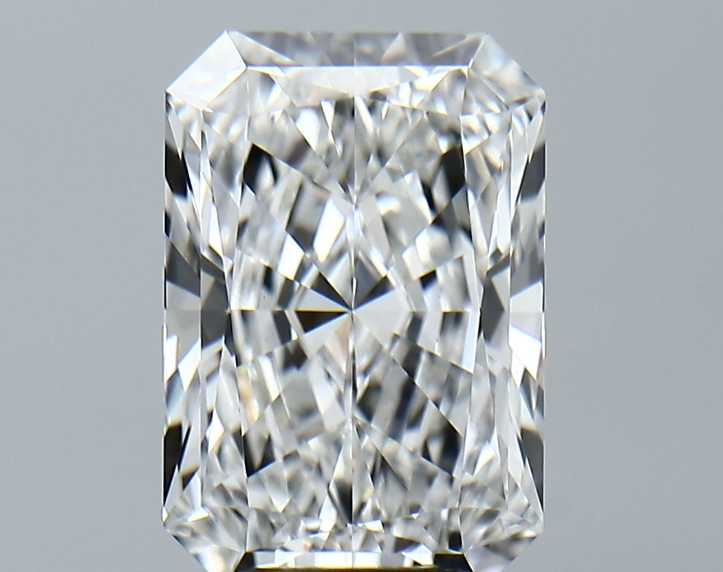 Lab-Grown 4.72 Carat Radiant Cut Diamond color E Clarity VVS2, precious stones, engagement diamonds