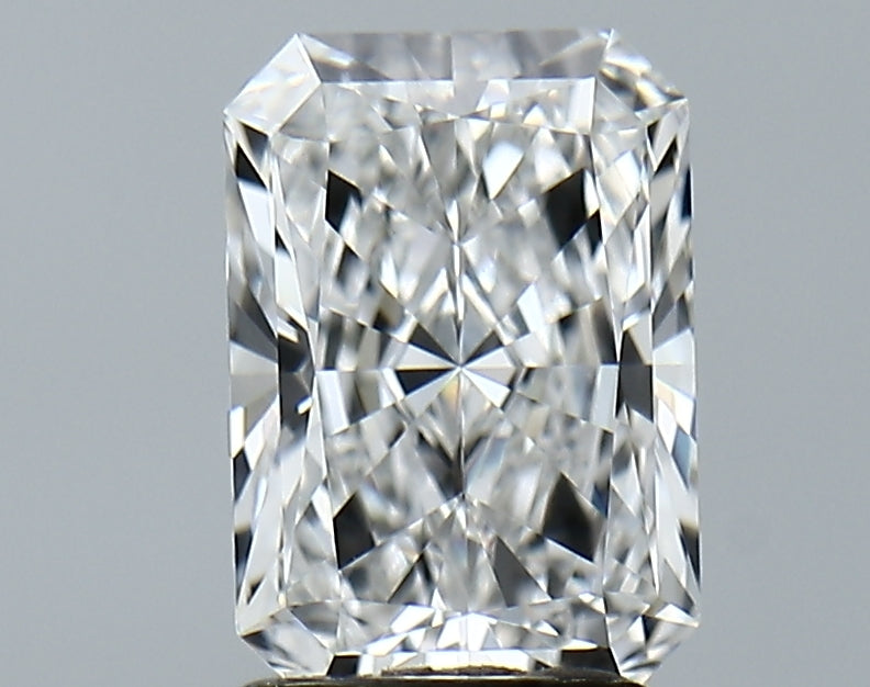 Lab-Grown 2.15 Carat Radiant Cut Diamond color E Clarity VVS2, precious stones, engagement diamonds