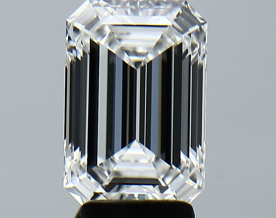Lab-Grown 3.39 Carat Emerald Cut Diamond color E Clarity VVS2, precious stones, engagement diamonds