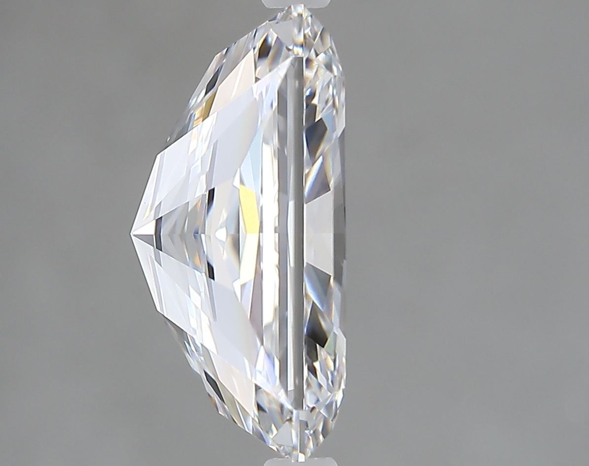 Lab-Grown 4.57 Carat Radiant Cut Diamond color E Clarity VVS2 With GIA Certificate, precious stones, engagement diamonds