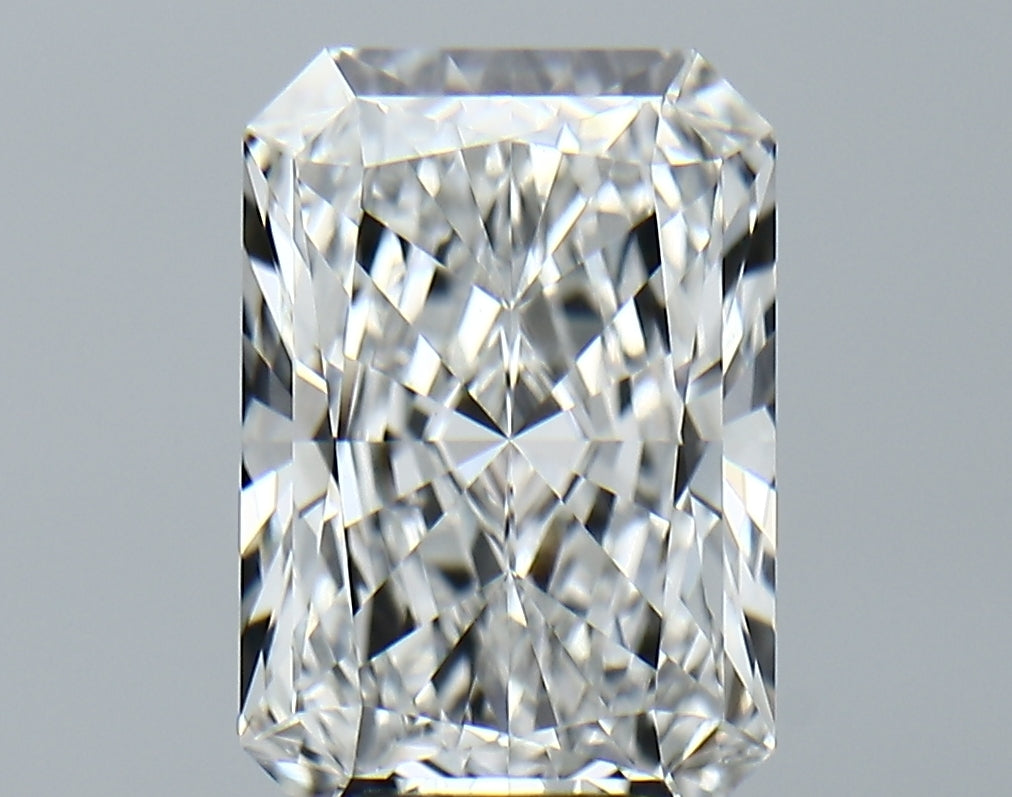 Lab-Grown 4.27 Carat Radiant Cut Diamond color E Clarity VVS2, precious stones, engagement diamonds