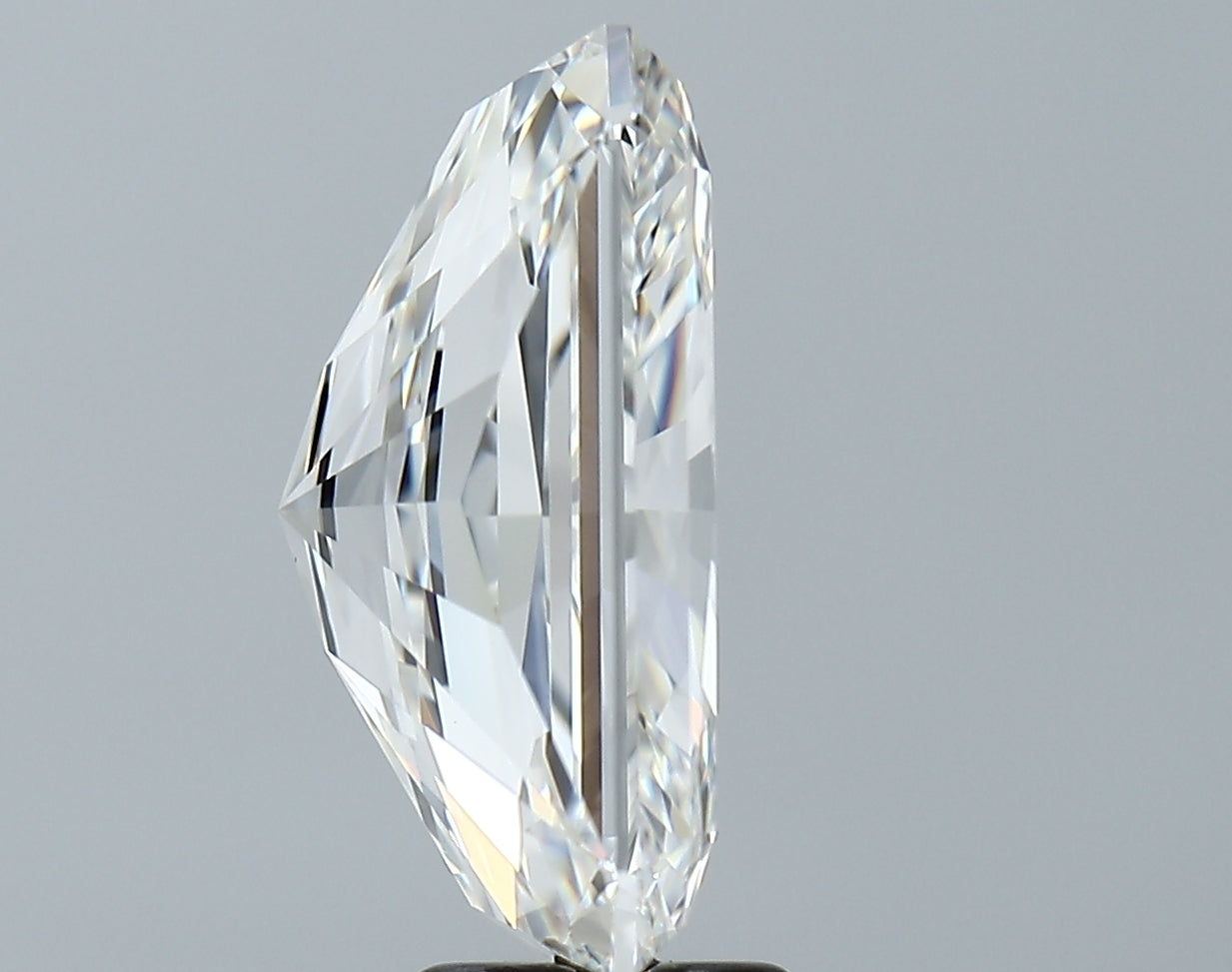 Lab-Grown 7.63 Carat Radiant Cut Diamond color F Clarity VVS2, precious stones, engagement diamonds