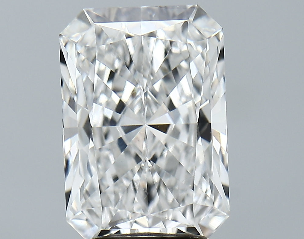 Lab-Grown 4.35 Carat Radiant Cut Diamond color E Clarity VVS2, precious stones, engagement diamonds