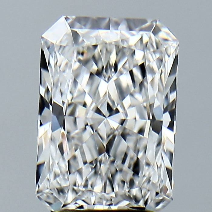 Lab-Grown 2.61 Carat Radiant Cut Diamond color E Clarity VVS2, precious stones, engagement diamonds