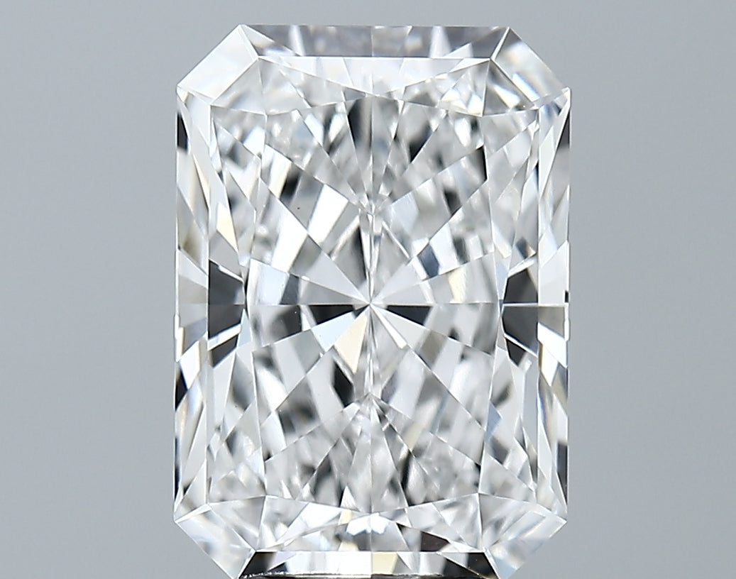 Lab-Grown 4.55 Carat Radiant Cut Diamond color E Clarity VVS2, precious stones, engagement diamonds