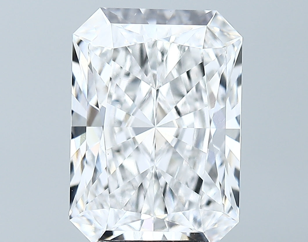 Lab-Grown 4.58 Carat Radiant Cut Diamond color E Clarity VVS2 With GIA Certificate, precious stones, engagement diamonds