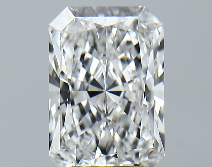 Lab-Grown 2.84 Carat Radiant Cut Diamond color E Clarity VVS2, precious stones, engagement diamonds