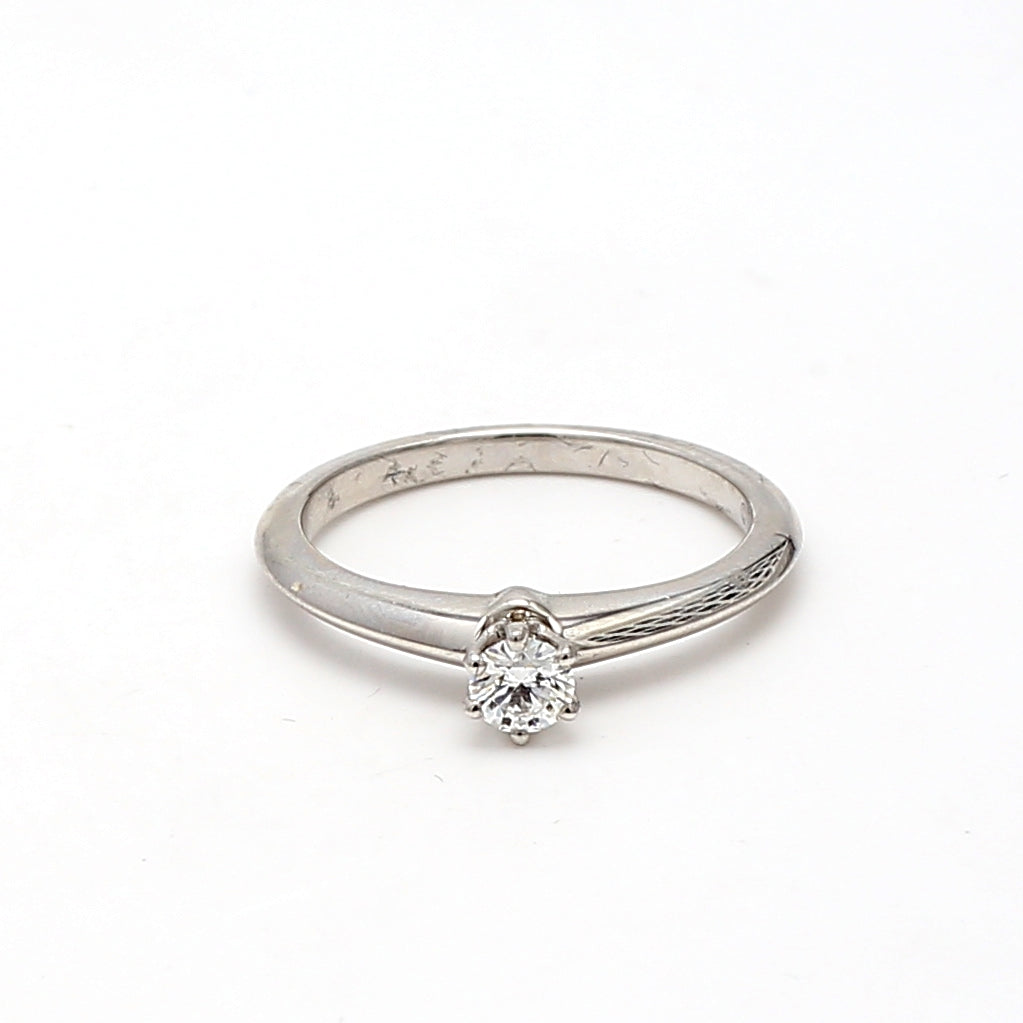 Tiffany and Co 0.19 Carat Round Brilliant F-VVS2 Diamond Platinum Engagement Ring