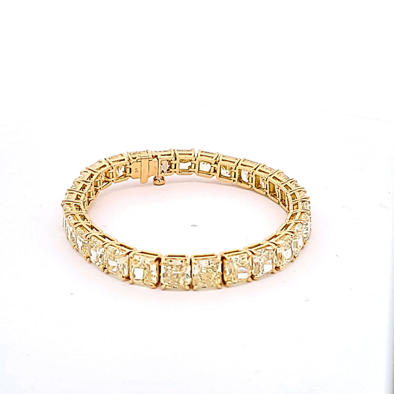 5.79 Carat Radiant Cut Fcly-VVS2 Diamond 18 Karat Yellow Gold Bracelet