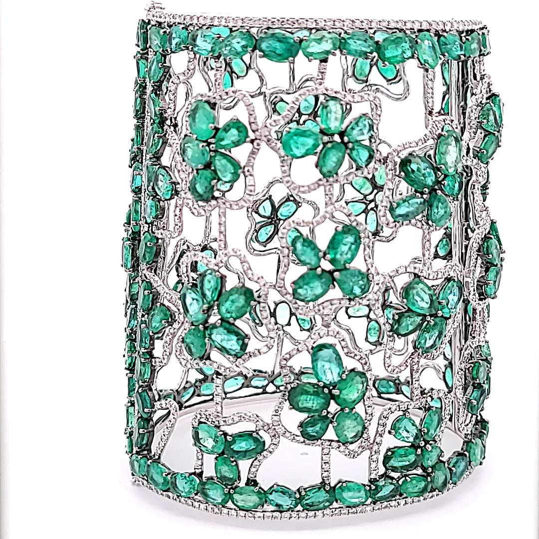 12.94 Carat Diamond and 101 Carat Emerald 18 Karat White Gold Bangle Bracelet