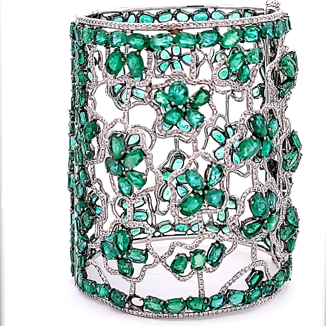 12.94 Carat Diamond and 101 Carat Emerald 18 Karat White Gold Bangle Bracelet