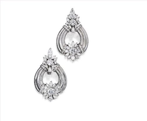 11.95 Carat G-VVS2 Diamond 18 Karat Gold Chandelier Earring